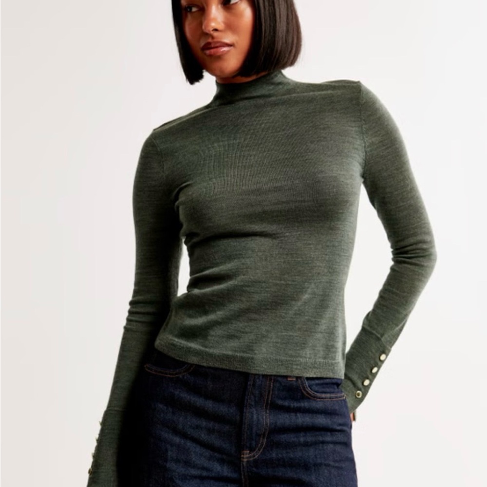 Abercrombie & Fitch Merino Wool Button
Sleeve Mockneck Top *BLACK* not Green